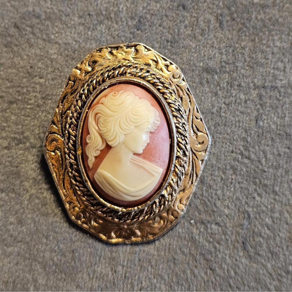 Vintage Style Cameo Brooch Pin - White and Pink Cameo